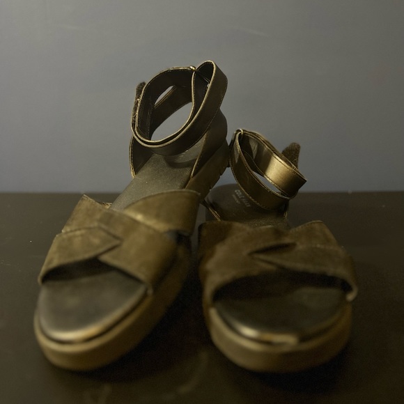 Criss Cross Flat Zerogrand Black Sandals! 7.5 [COLE HAAN] - Picture 5 of 8